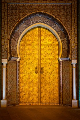 дверь в золоте