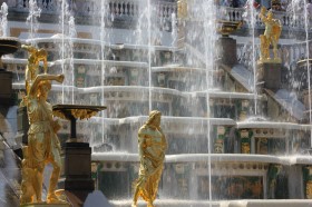 фонтан со скульптурами