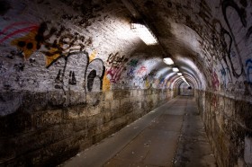 тоннель с граффити