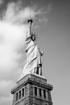 статуя свободы, черно белый