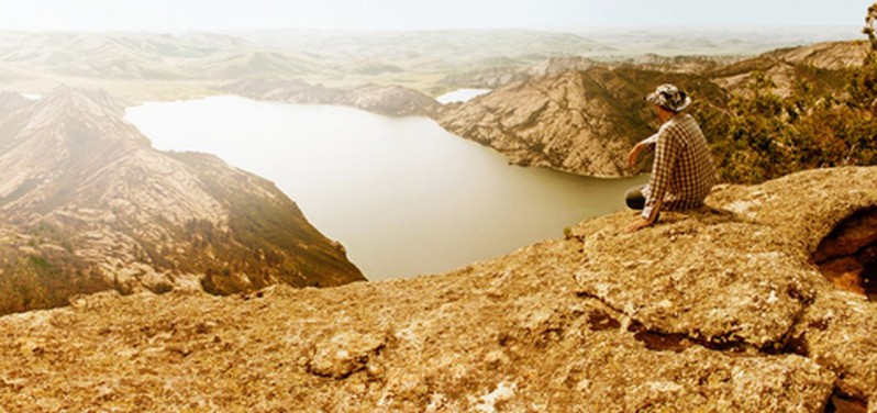 человек на вершине горы